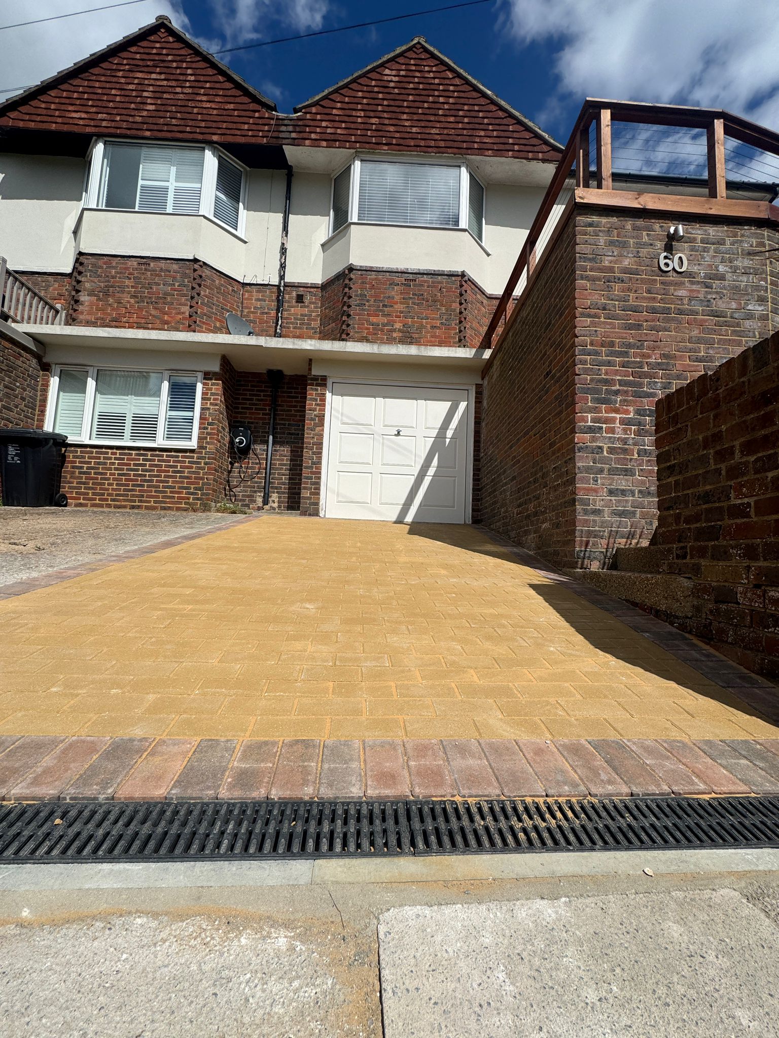 Brighton Buff Block & Burnt Ochre Border