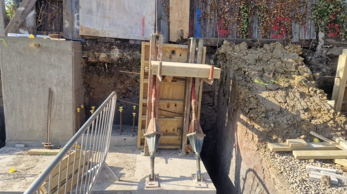 Underpin style reinforced concrete retaining wall Brighton